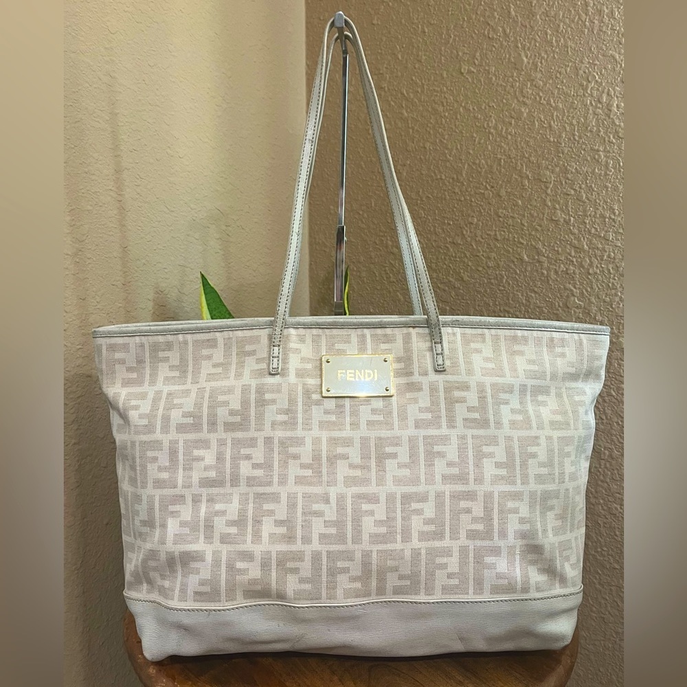 FENDI ZIPPERED TOTE